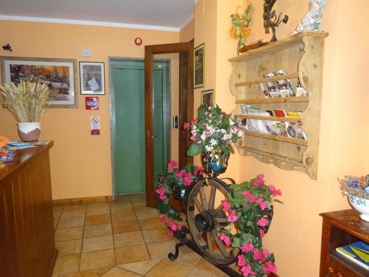 Hotel Genzianella Presenaio Extérieur photo